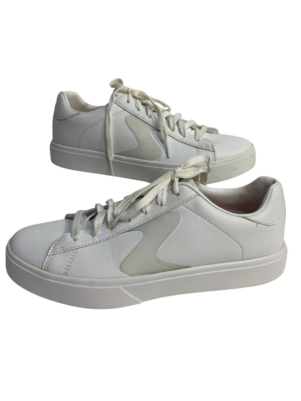 Skechers Women's White Low-Top Lace-Up Sneakers Low profile Size 8.5
